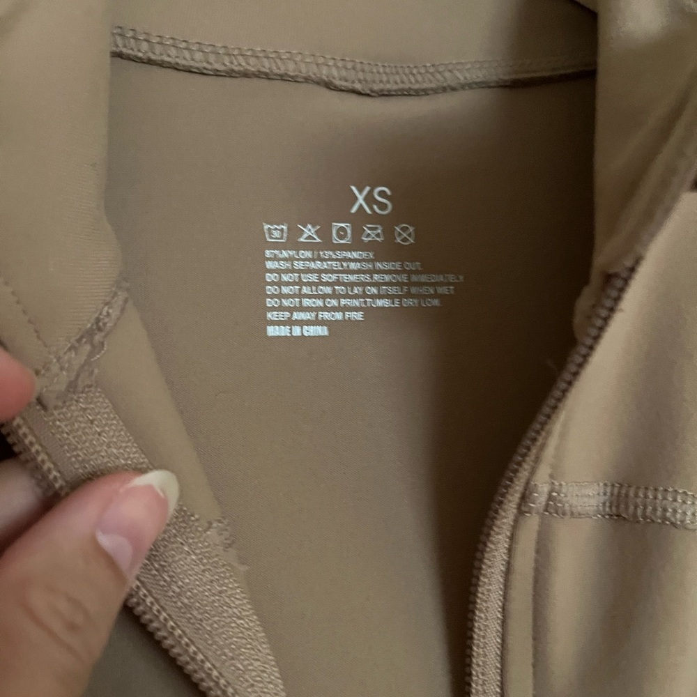 Women's Tan workout Jacket - Picture 4 of 5